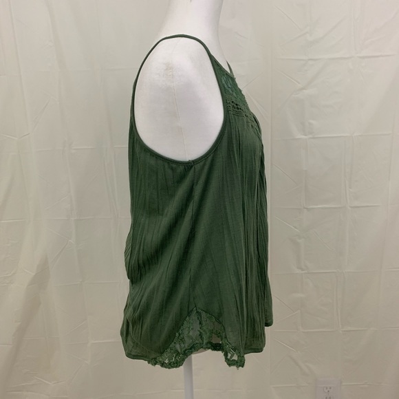 Green loose & Flowy tank top - Picture 2 of 5